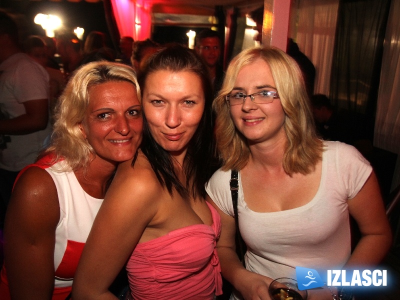 Enzo i Prco bend rasplesali istarski Casanova beach bar
