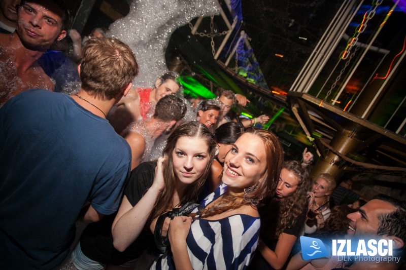 Pjena Party totalni hit na Krku u Clubu JUNGLE