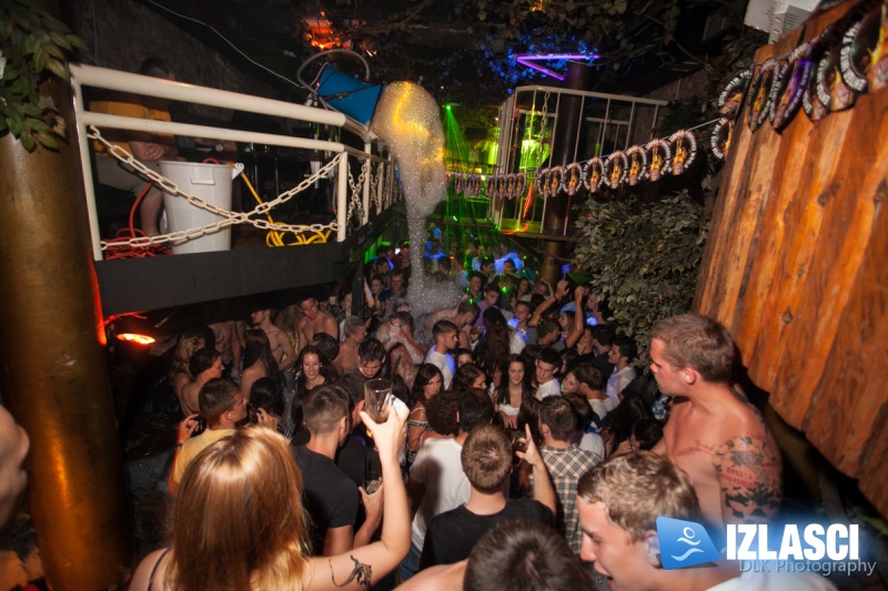 Pjena Party totalni hit na Krku u Clubu JUNGLE